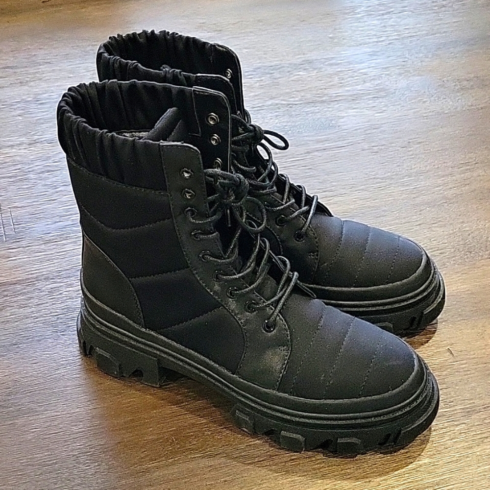 EUC Forever 21 Black Combat Chelsea Boots Size 8
